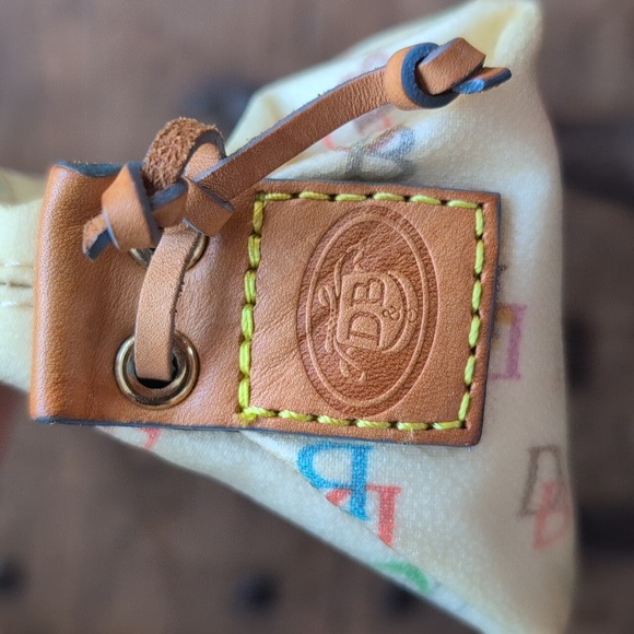 Dooney & Bourke - VINTAGE & RARE 'IT GIRL' Monogram Rainbow Bag w/ leather patch - Picture 5 of 17